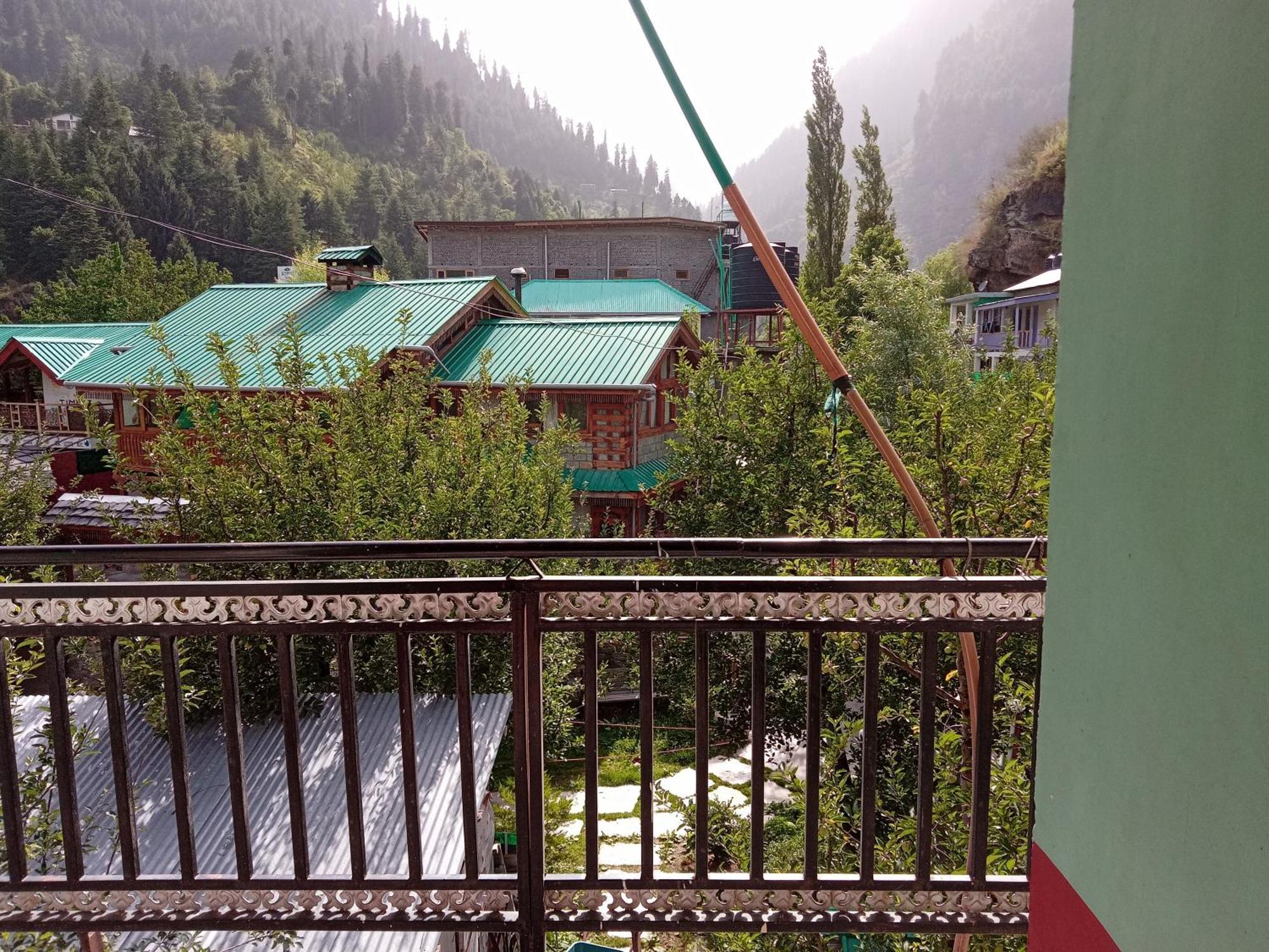 Non Stop Cafe Hostel & Stay Manali  Room photo