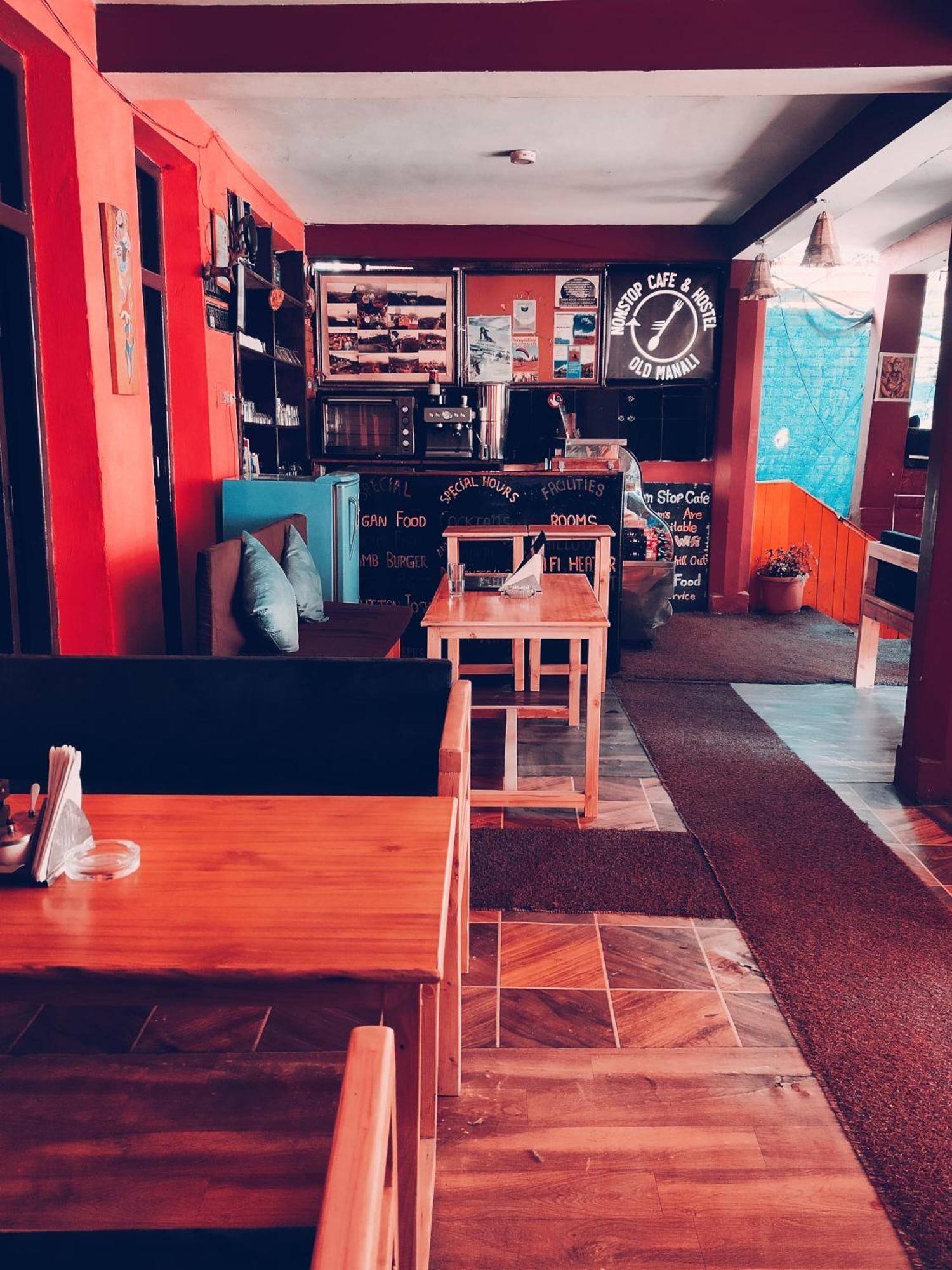Non Stop Cafe Hostel & Stay Manali  Exterior photo