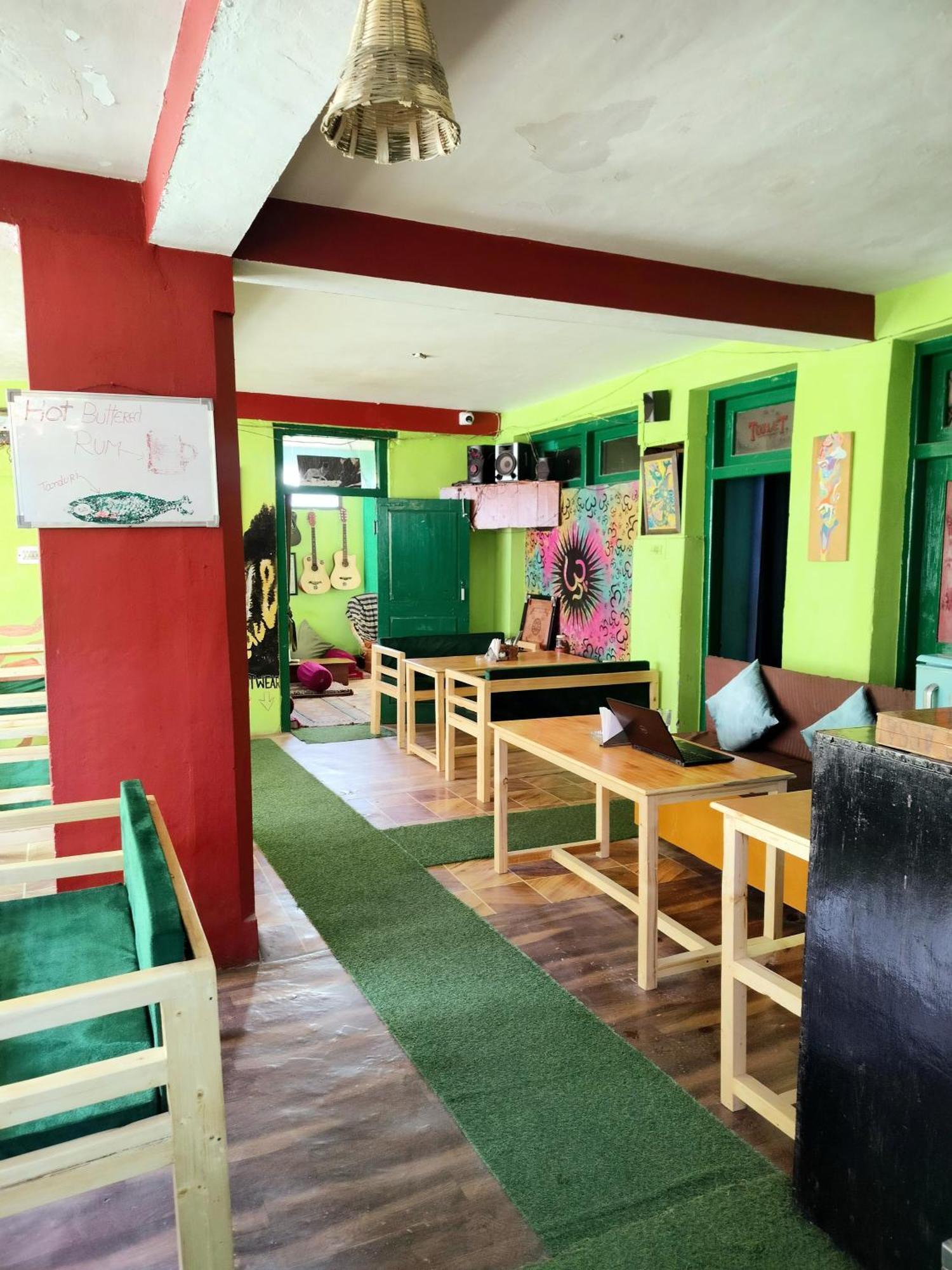 Non Stop Cafe Hostel & Stay Manali  Exterior photo