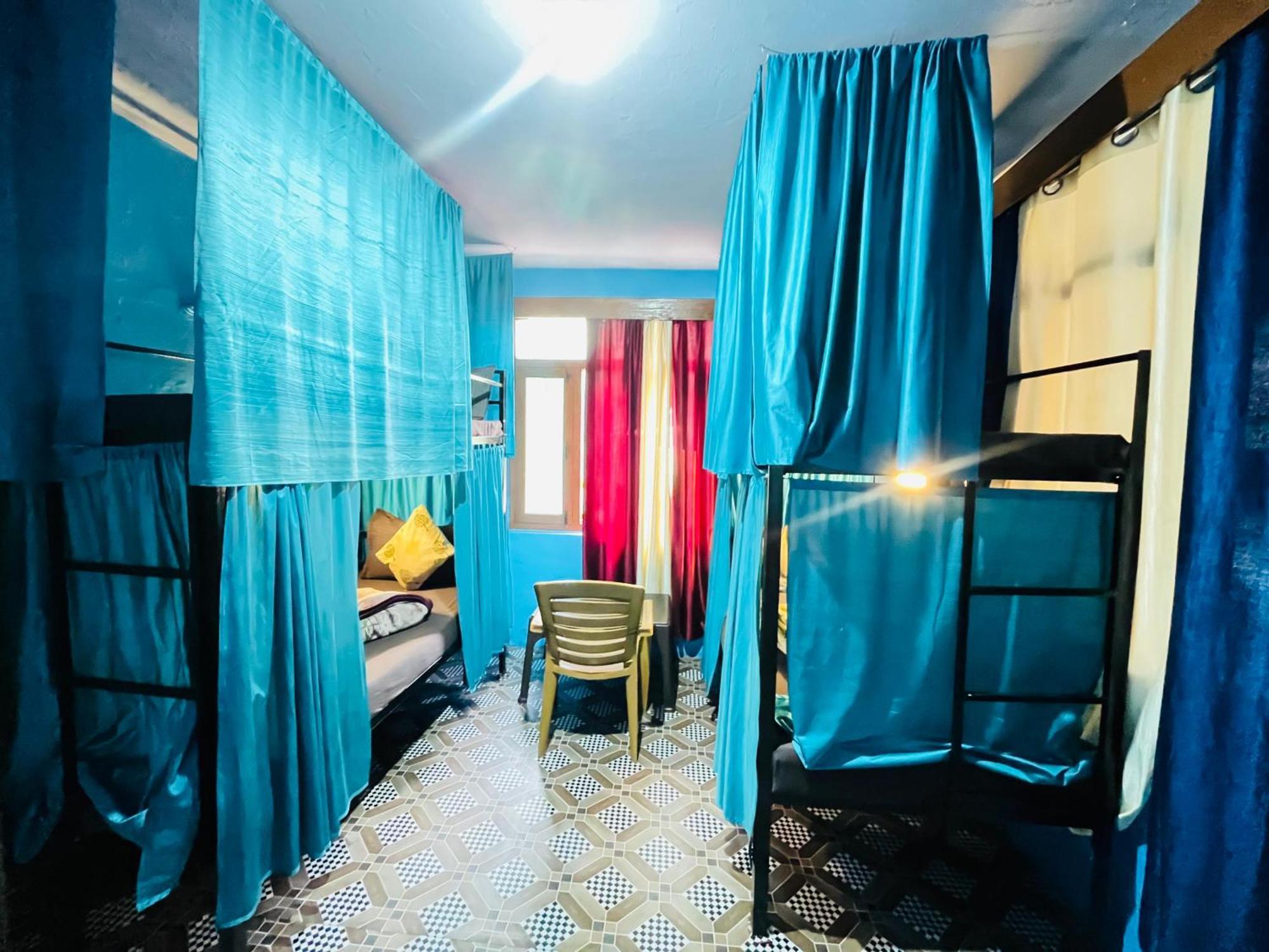 Non Stop Cafe Hostel & Stay Manali  Exterior photo