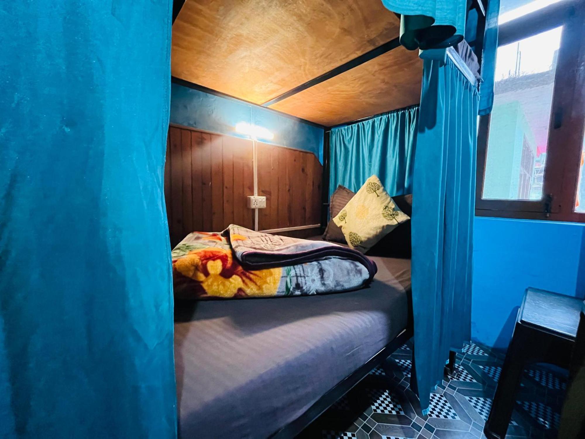 Non Stop Cafe Hostel & Stay Manali  Exterior photo